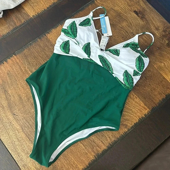 Cupshe Other - NWTs Cupshe swimsuit size L lovely leaf pattern